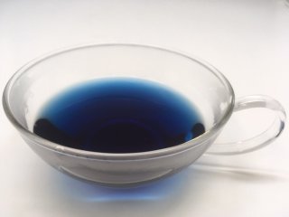 気分を落ち着けたいときは「青い色のハーブティー」で癒されましょう